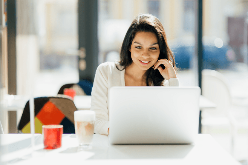 Woman_on_Computer